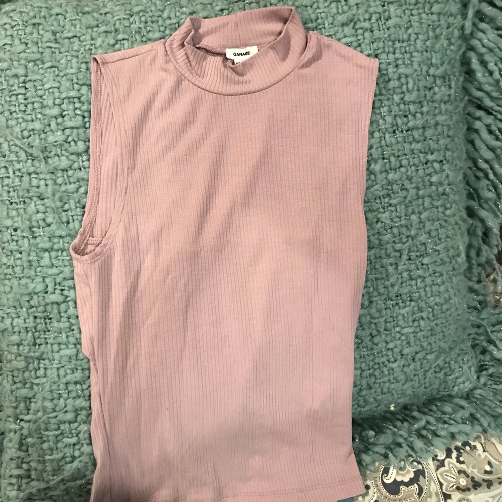 *PRICEDROP* Sleeveless pink tee with high neck
